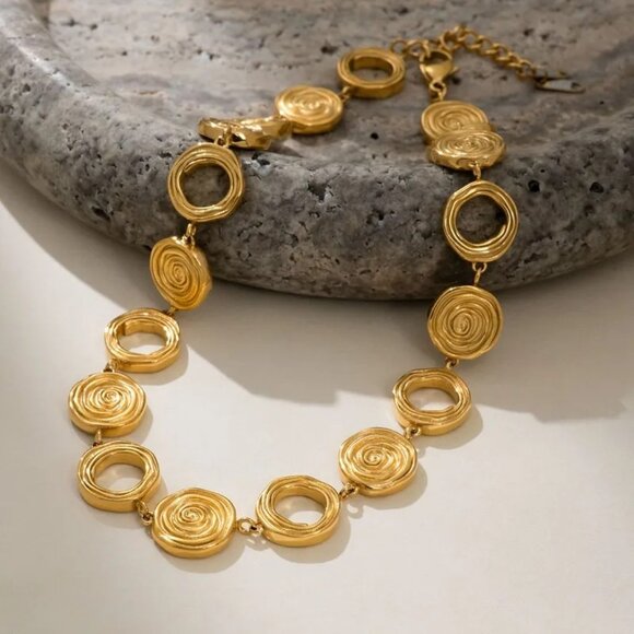 Old Money Style Gold Tone Statement Layering Necklace 16 to 18 Inch New - Picture 5 of 6